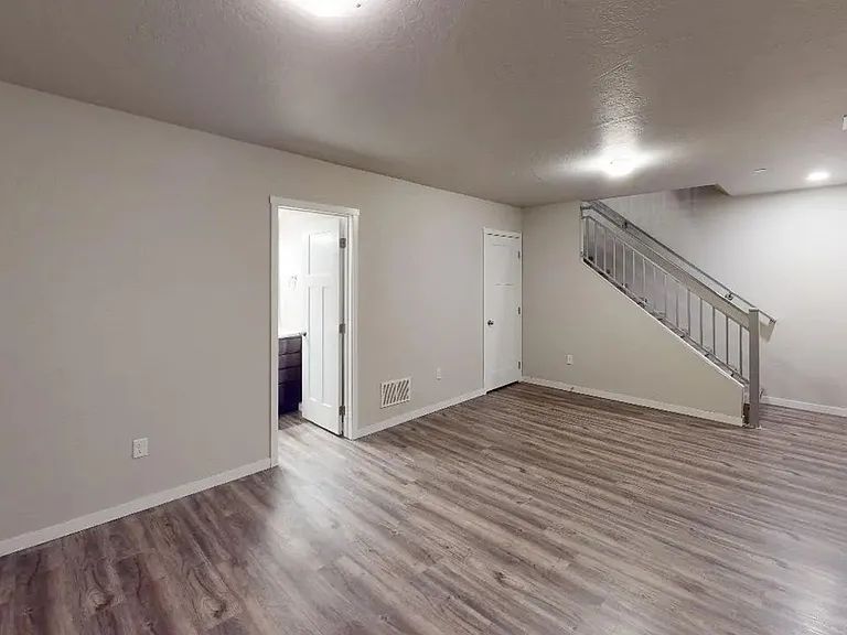 466 Constitution Blvd — Photo 6