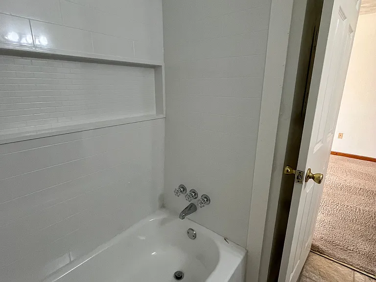 Apartment Heights — Photo 36