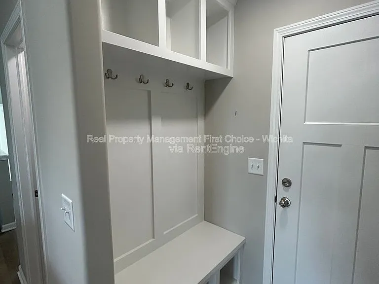 902 E Bellows St — Photo 23