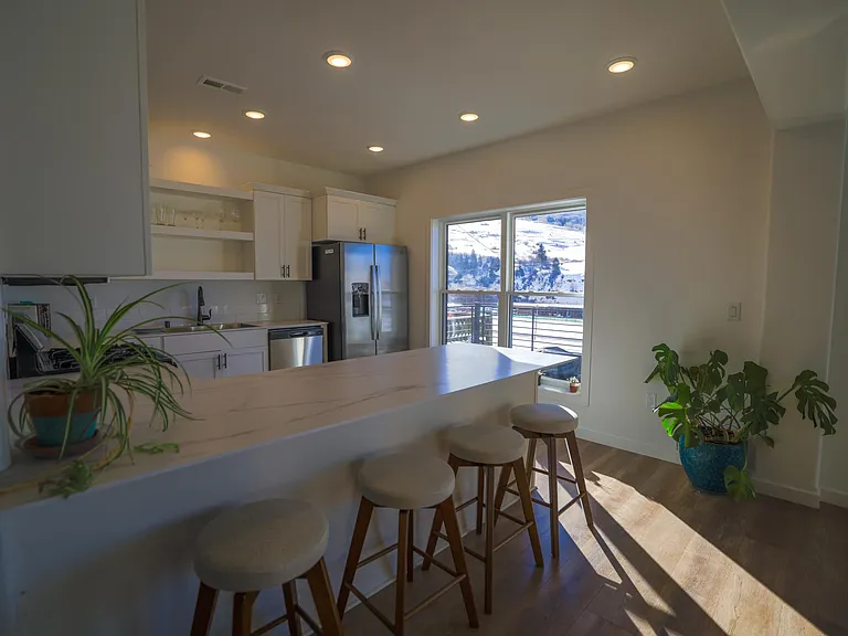 382 Taylor St — Photo 6