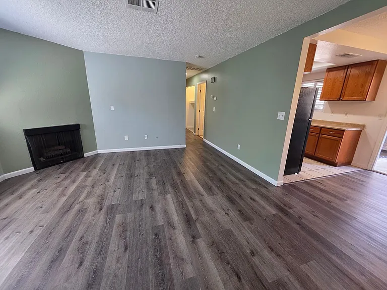 Gareth Ln - Triplex — Photo 12