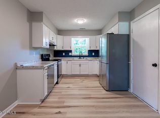 303 Fairfield Ct, Jacksonville, NC 28540