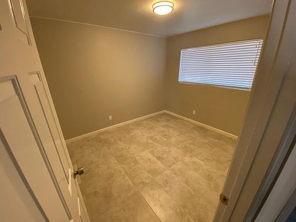 5th image of 310 W Earll Dr Unit 105