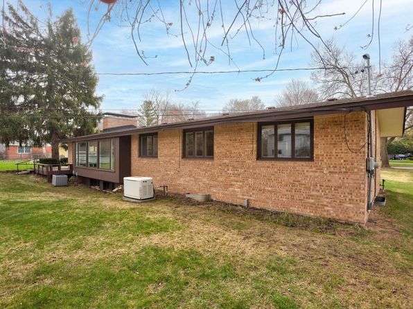 2005 Jenkins Dr, Midland, MI 48642