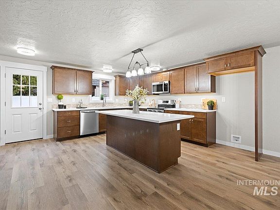 3rd image of 5301 Mamer Ln