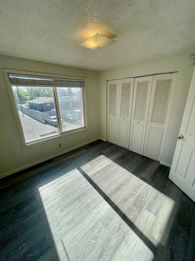 2124 Arthur St — Photo 3