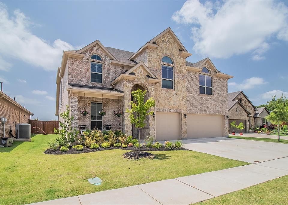 1st image of 120 Manor Ln