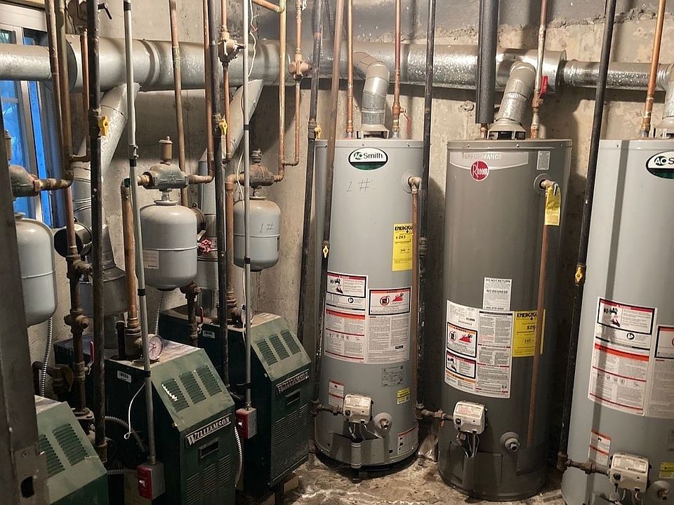 2nd image of 910 Summit Ave