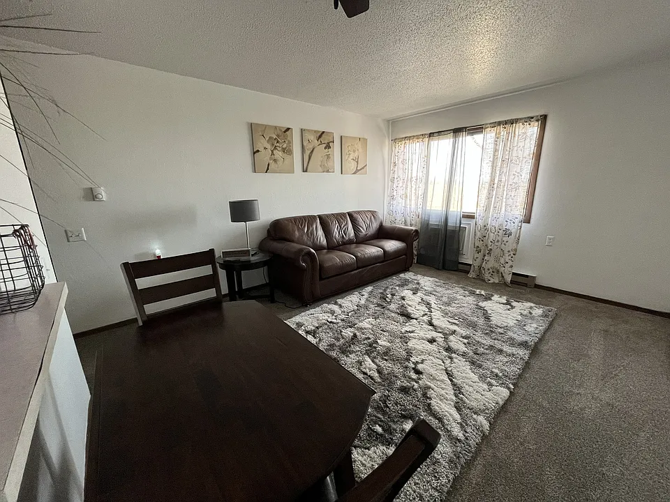 210 4th Ave W #4