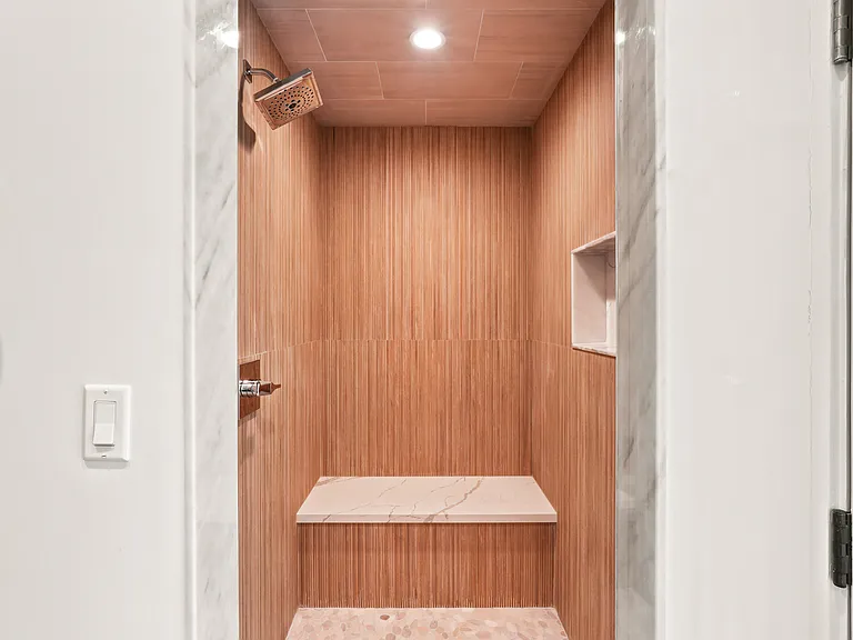 425 N Alfred St — Photo 13