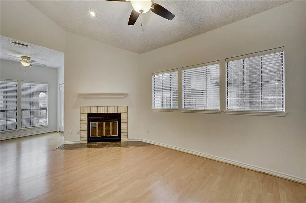 2 bed, 950 sqft, $2,200 — Photo 3