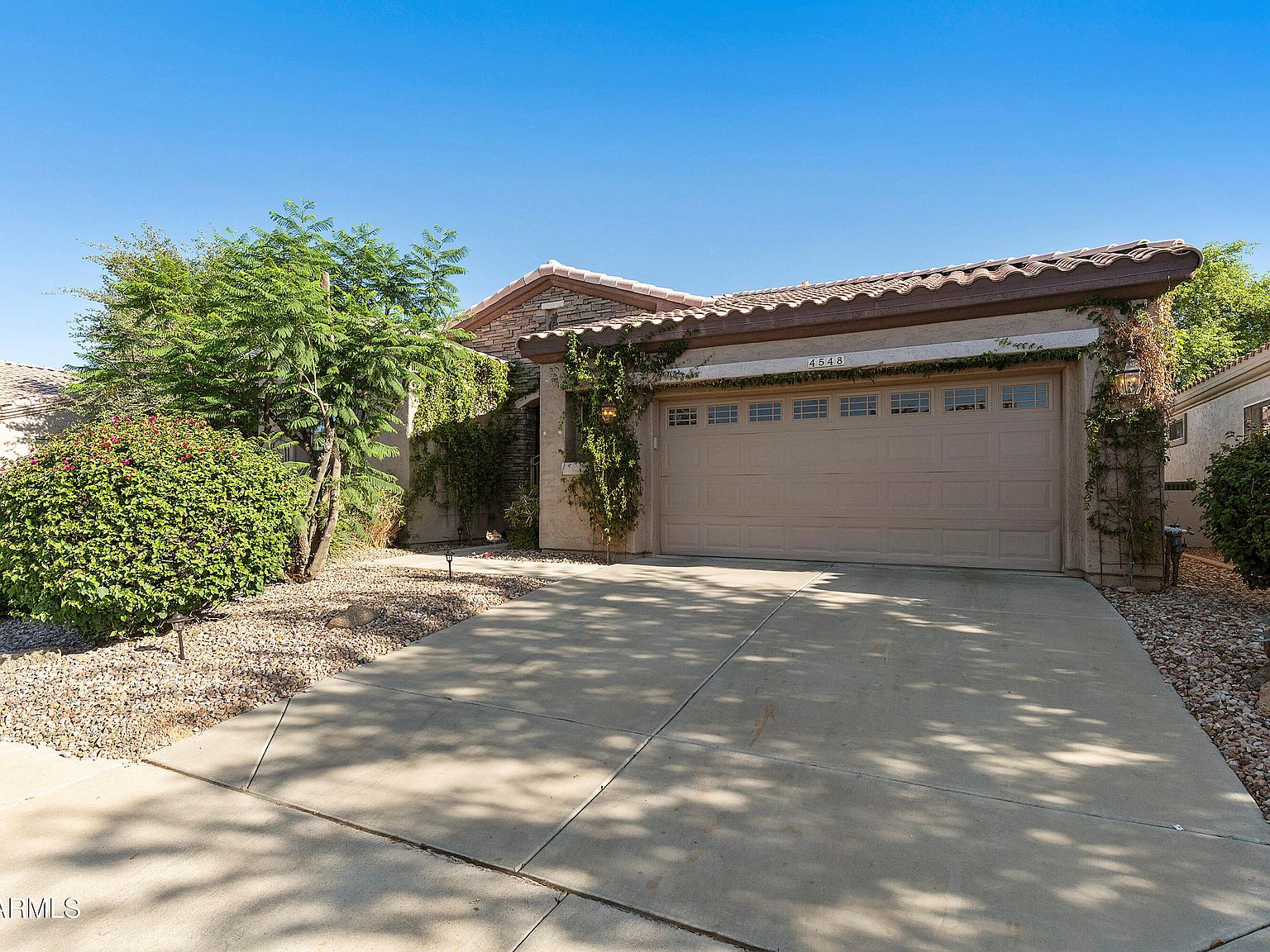 4548 E Nightingale Ln