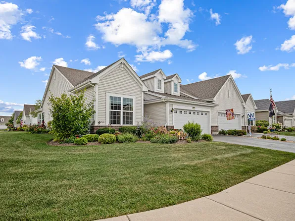 545 N Falls Cir, Pingree Grove, IL 60140