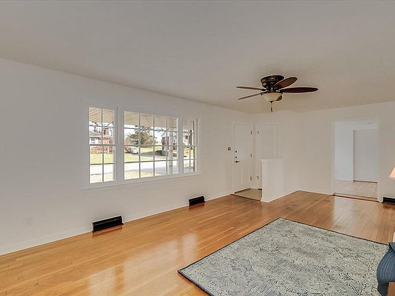 5th image of 404 Hiawatha Trl