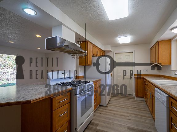 5th image of 5514 32nd Ct SE