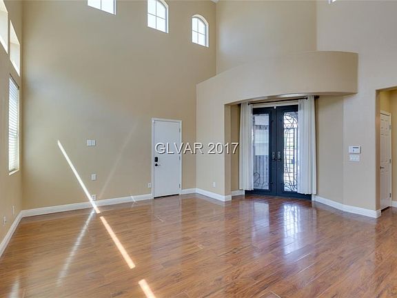 3rd image of 906 Roseberry Dr
