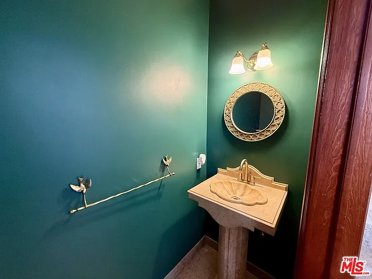 10827 Pacific View Dr — Photo 37