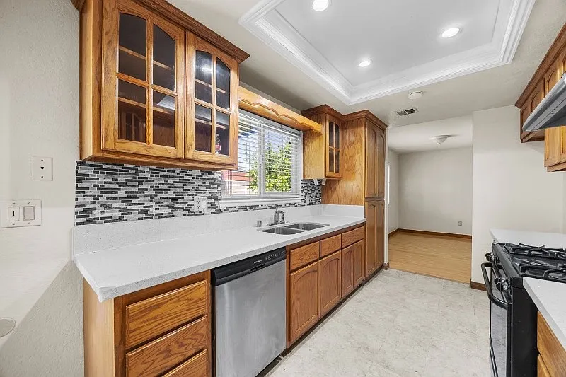 4 bed, 2.5 bath, 1920 sqft, $3,550 — Photo 4