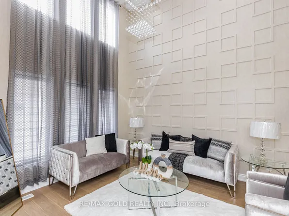 23 Wild Indigo Cres, Brampton, ON L6R 2J9