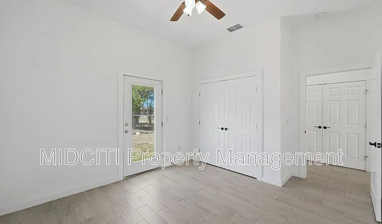 893 E Mather St — Photo 16