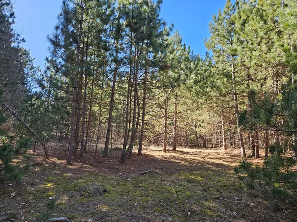 915 Scott Dr, Spooner, WI 54801