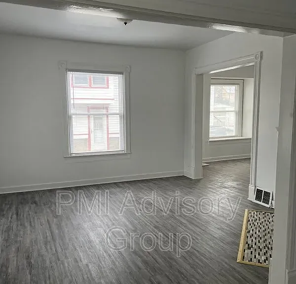 1909 SW Clay St — Photo 2