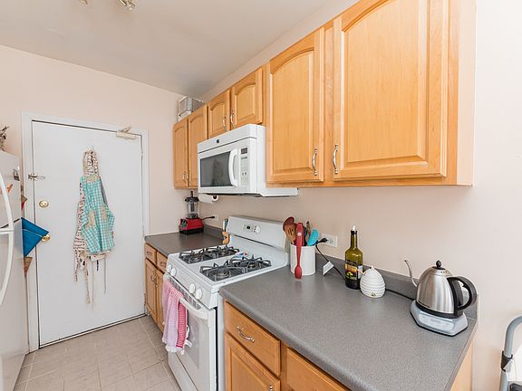 3rd image of 4419 N Lawndale Ave APT 2B