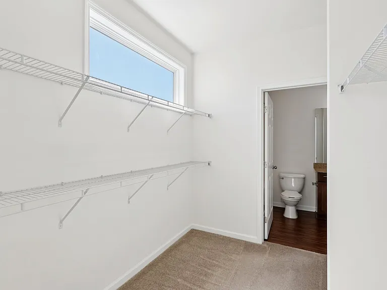 Catherine 36 Apartments — Photo 21