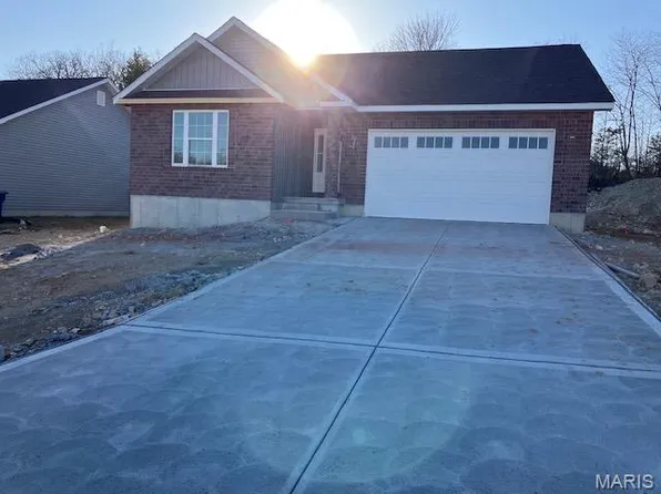 350 N Thomas St, De Soto, MO 63020