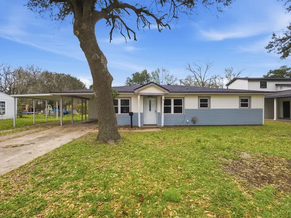 2241 5th St, Port Neches, TX 77651