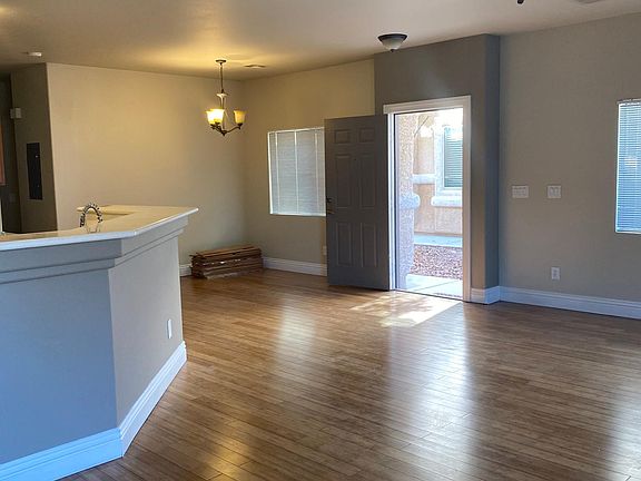 5th image of 3204 Regal Swan Pl