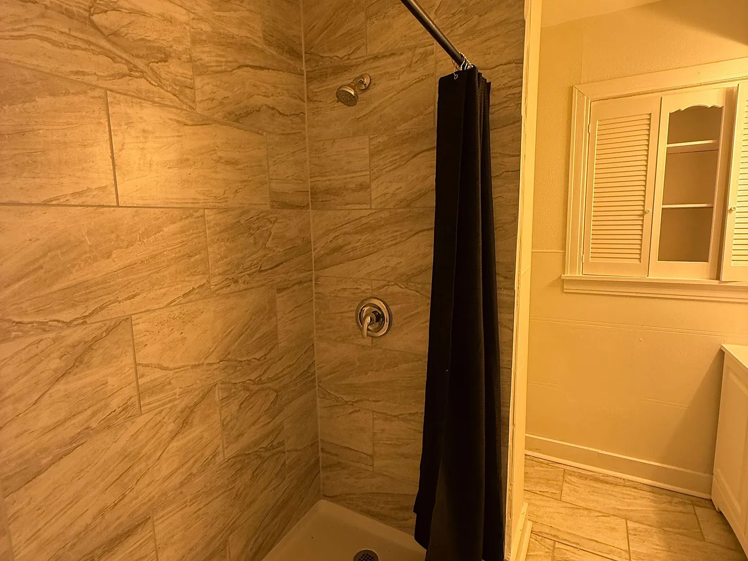 4 bed, 2.0 bath, 2400 sqft, $854 — Photo 3