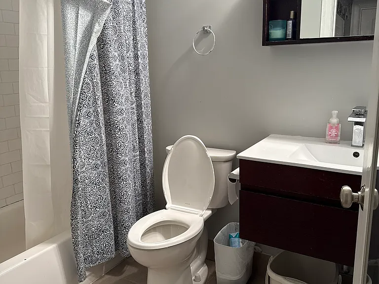 12 Greenway Ct #7 — Photo 13