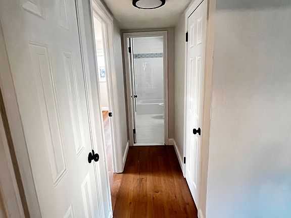3rd image of 526 Morgan Ave