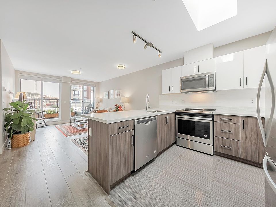 1st image of 3939 Knight St Penthouse 3