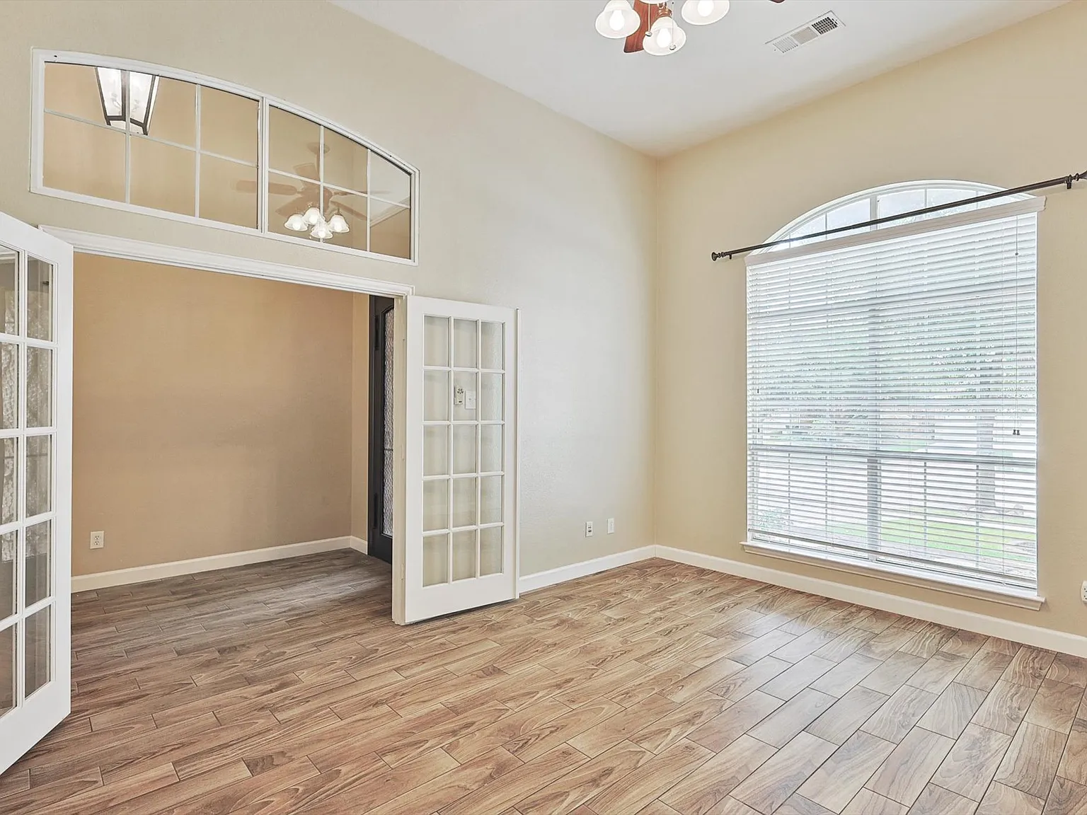 4 bed, 3.5 bath, 3377 sqft, $3,700 — Photo 4