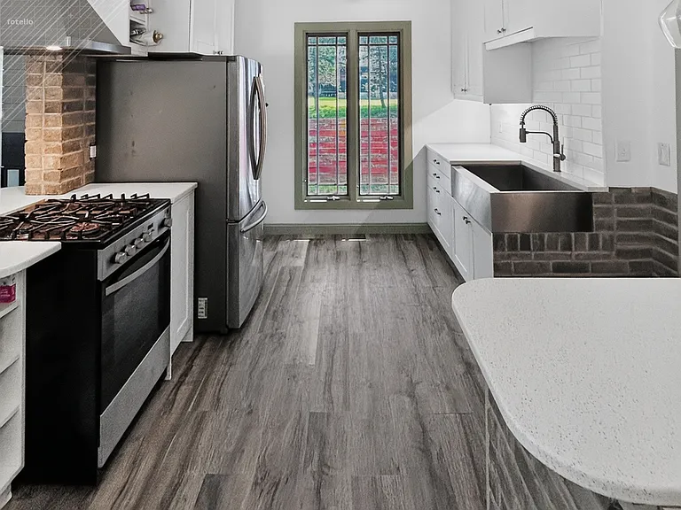 2170 Prospect Ave — Photo 3