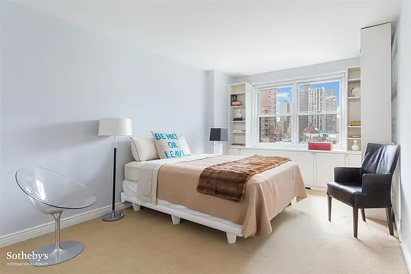 Sold by Sotheby's International Realty | media 12