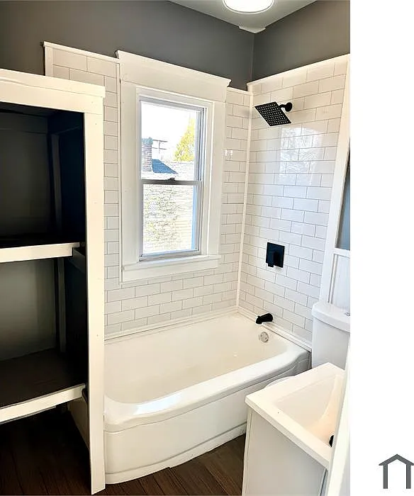 3 bed, 1000 sqft, $1,100 — Photo 1