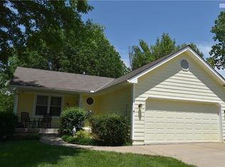 1002 SW Twin Creek Dr, Lees Summit, MO 64081
