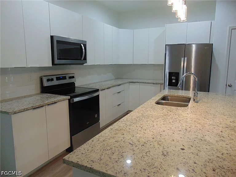 9020 E Castle Cir — Photo 6