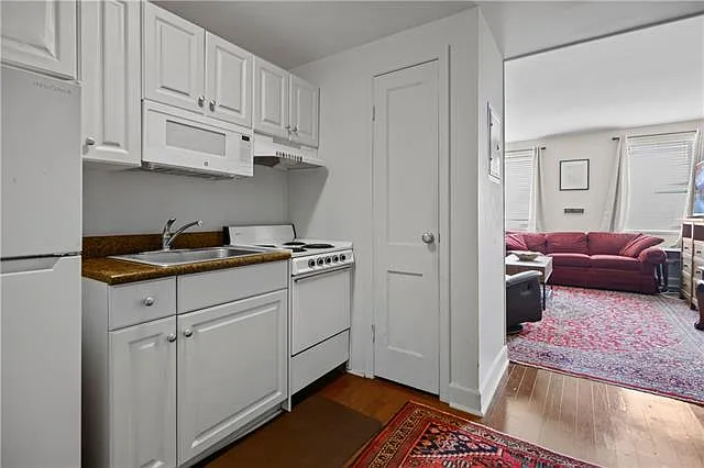 1 bed, 1.0 bath, 565 sqft, $1,200 — Photo 2