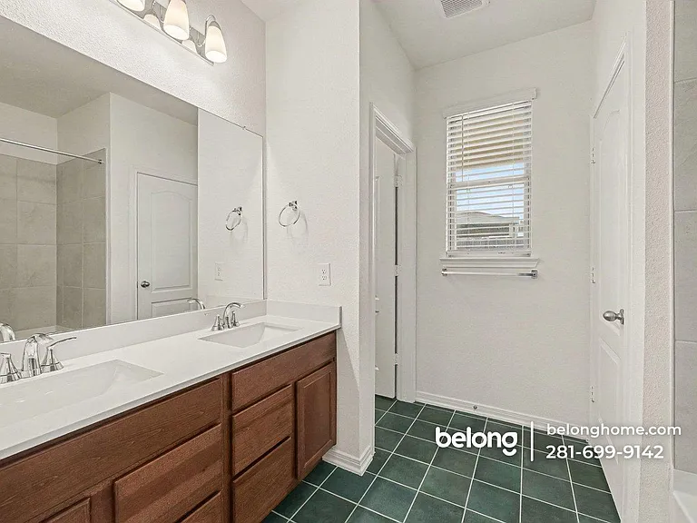 25403 Benroe St — Photo 10