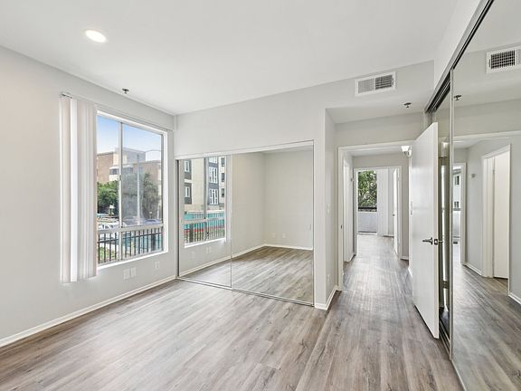 5th image of 845 S Kingsley Dr APT 202