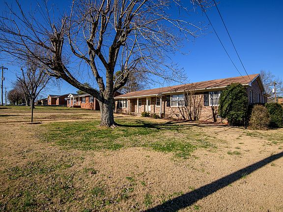 5th image of 203 Lee Ln
