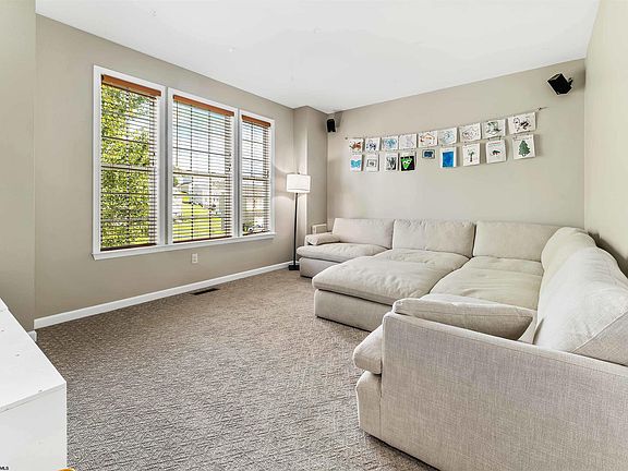 3rd image of 223 Harvest Ridge Ln