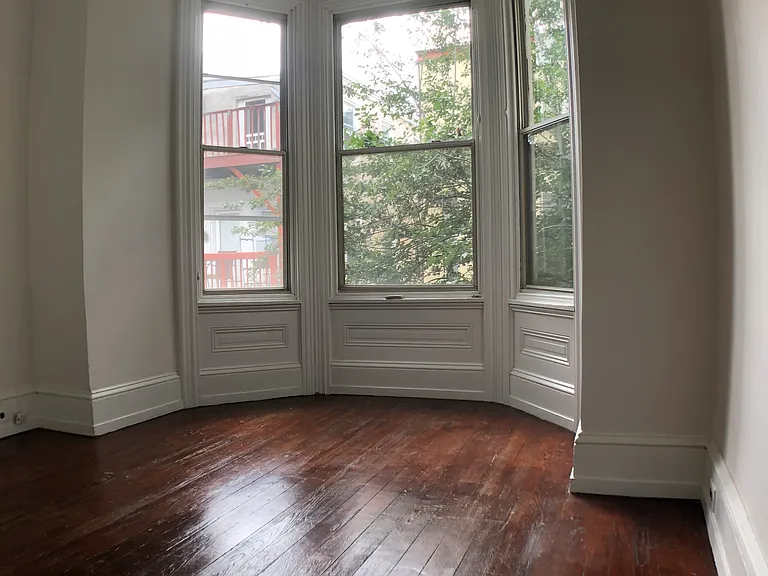 120 N Lambert St — Photo 8