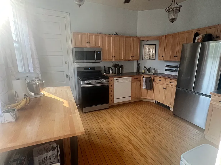1919 N Oakland Ave #LOWER — Photo 7