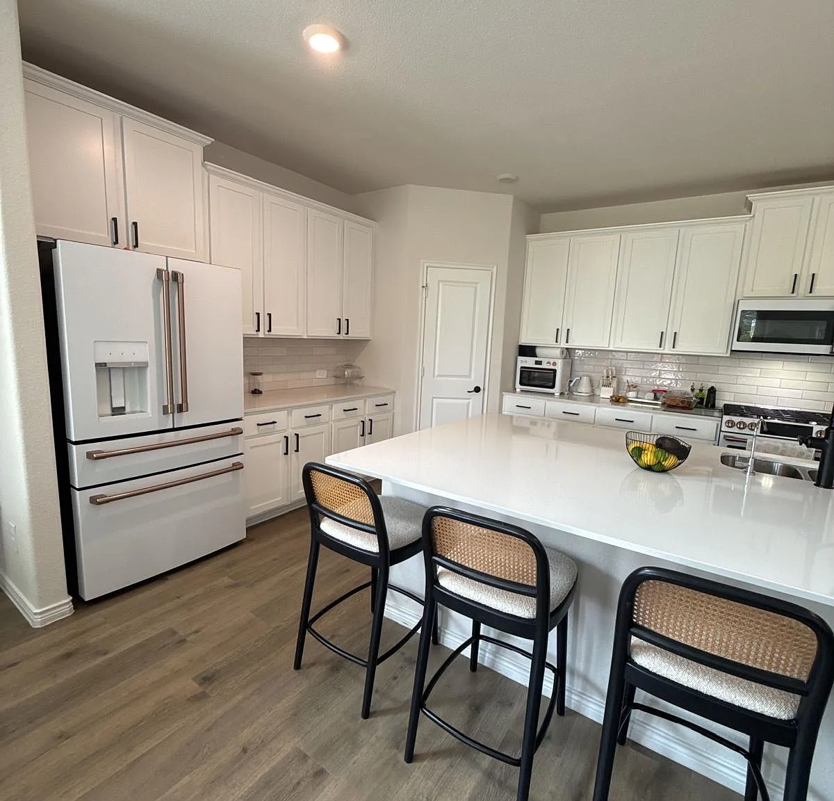 5 bed, 3160 sqft, $2,700 — Photo 3