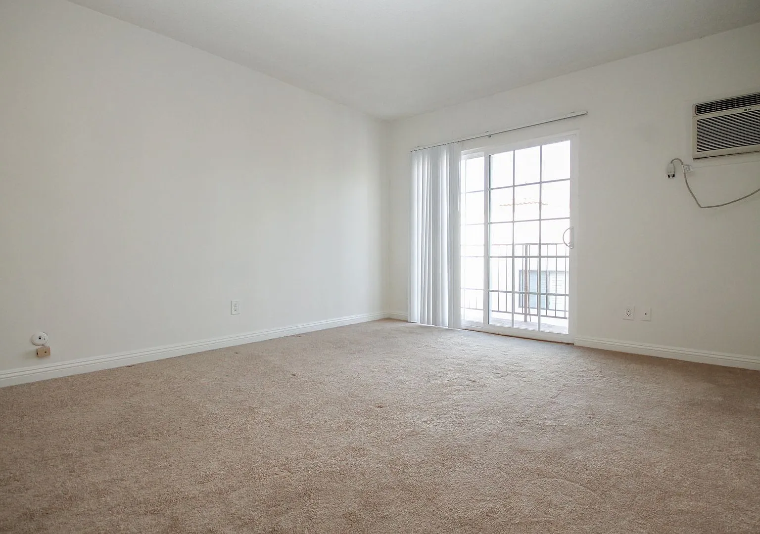 15339 Weddington St. — Photo 4